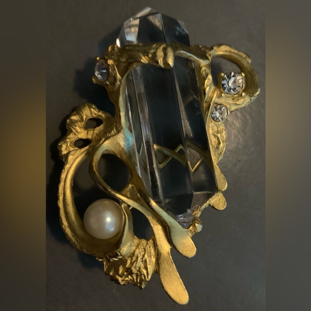 Goldtone AJC Signed Vintage Faux Crystal/ Pearl / Rhinestone Brooch